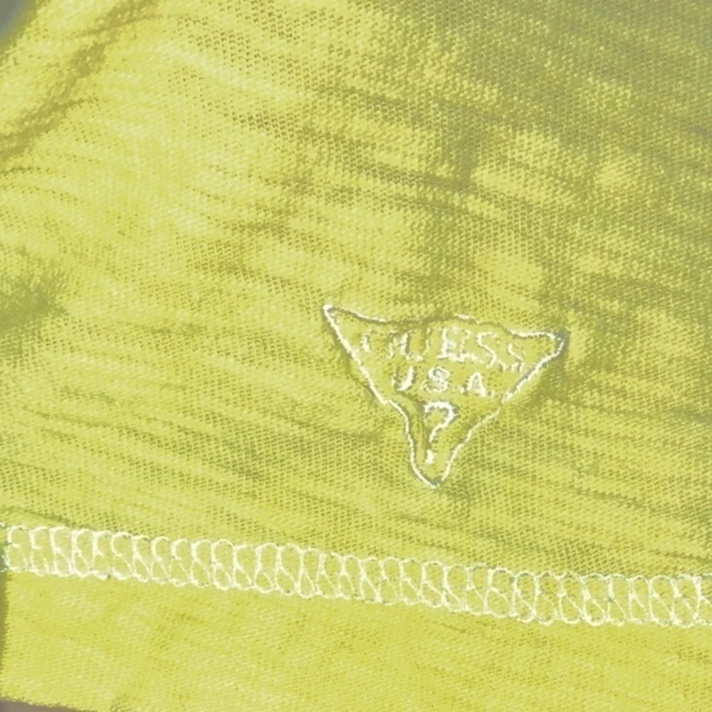 ♈️Guess Yellow Slub Knit V-Neck Textured Short Sleeve Tee - Picture 6 of 11